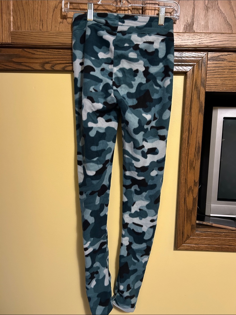 Cuddl Duds Teal & Black Camo Thermal Leggings